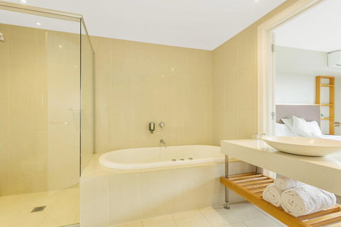 Deep Blue Hotel & Hot Springs - Accommodation Sydney 20