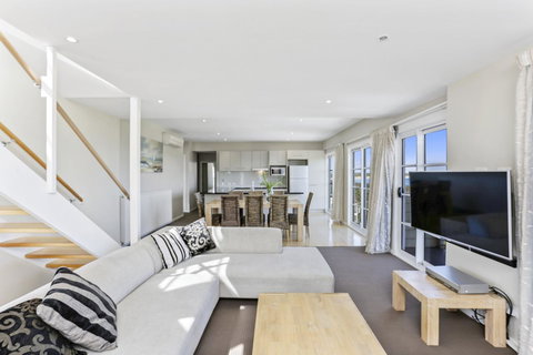 Deep Blue Hotel & Hot Springs - Accommodation Sydney 31