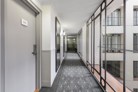 The Savoy Hotel On Little Collins Melbourne - Sydney 4u 21