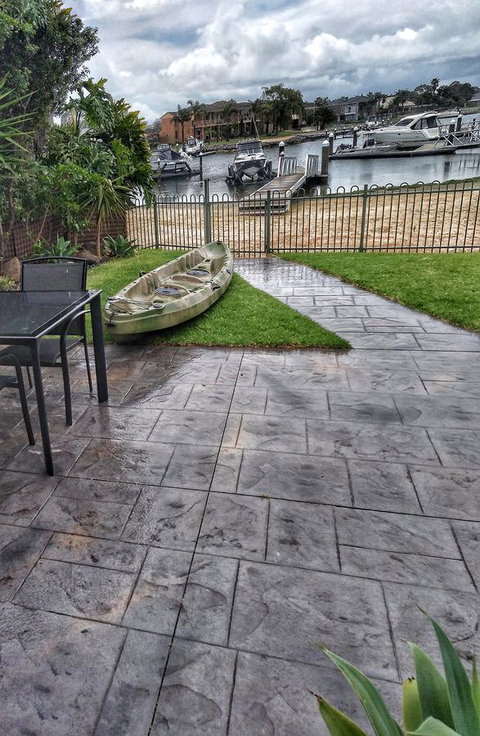 Waterfront Retreat - Sydney Resort 10