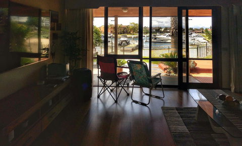 Waterfront Retreat - Sydney Resort 3