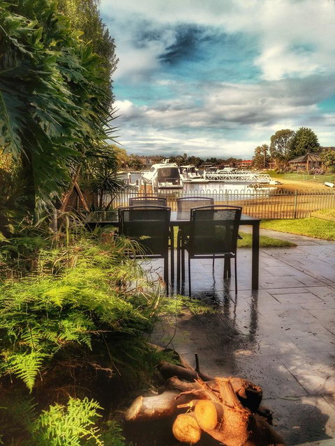 Waterfront Retreat - Sydney Resort 8