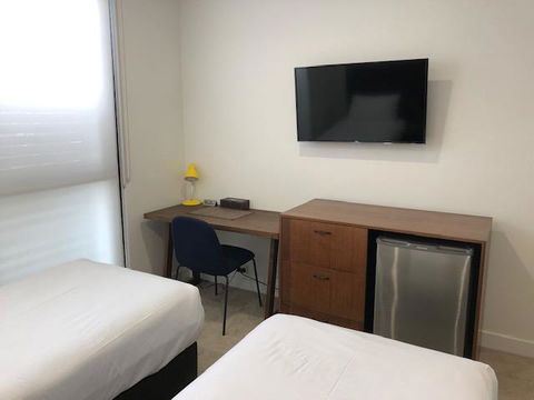 Whitehorse Apartments Hotel - Sydney 4u 5