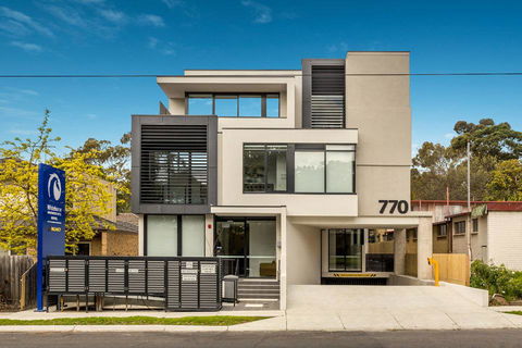 Whitehorse Apartments Hotel - Sydney 4u 36