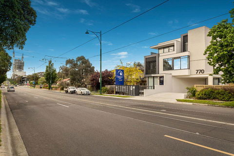 Whitehorse Apartments Hotel - Sydney 4u 35