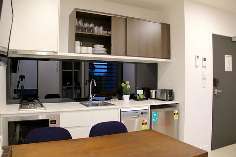 Whitehorse Apartments Hotel - Sydney 4u 16