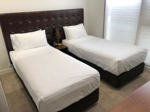 Whitehorse Apartments Hotel - Sydney 4u 6