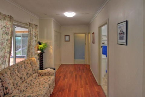 Jacaranda House - Sydney 4u 5