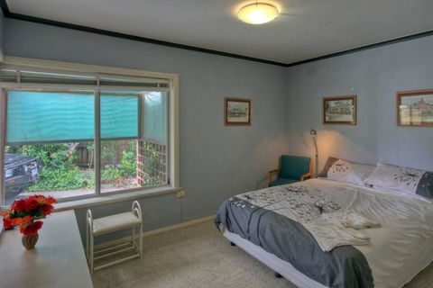 Jacaranda House - Sydney 4u 6