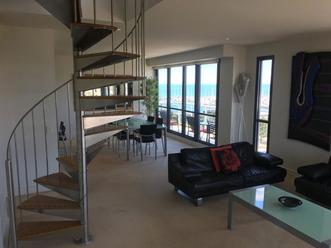 Geelong Waterfront Penthouse Apartment - Sydney 4u 4