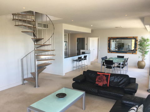 Geelong Waterfront Penthouse Apartment - Sydney 4u 3