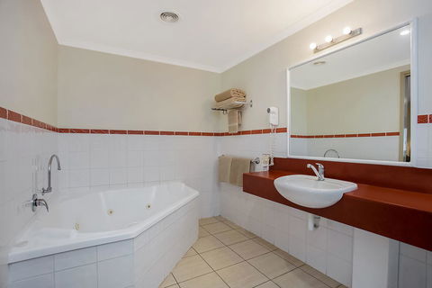 Comfort Inn Warrnambool International - Sydney 4u 11