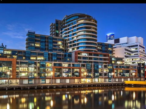Signature Waterfront Apartments - Accommodation Sydney 38