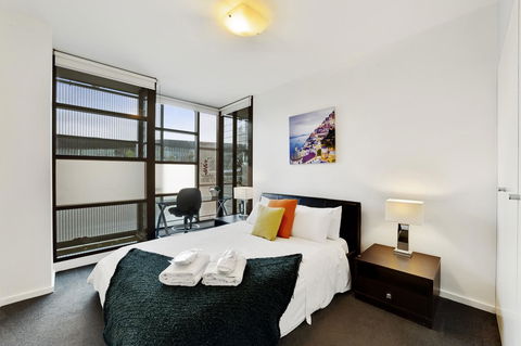 Signature Waterfront Apartments - Accommodation Sydney 3