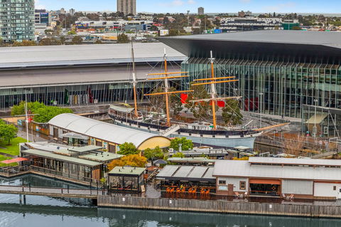 Signature Waterfront Apartments - Accommodation Sydney 23