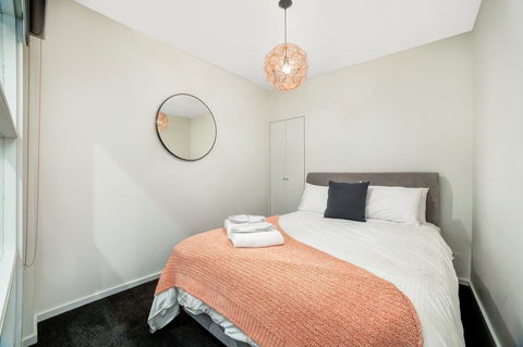 Signature Waterfront Apartments - Accommodation Sydney 19