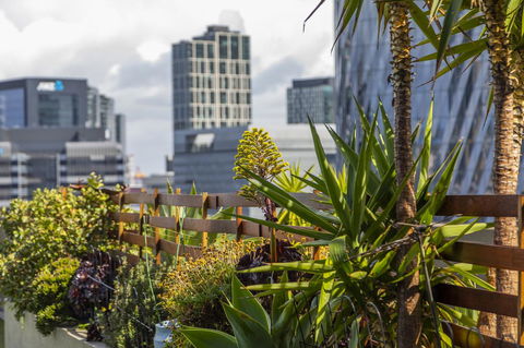 Signature Waterfront Apartments - Accommodation Sydney 35