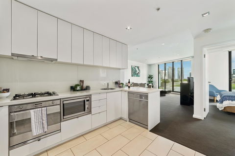 Signature Waterfront Apartments - Accommodation Sydney 28