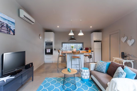 The Love Shack - Romantic Bungalow - Sydney Resort 2