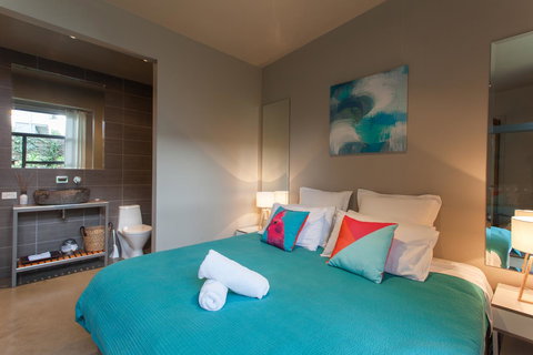 The Love Shack - Romantic Bungalow - Sydney Resort 10