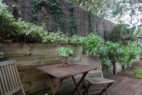 The Love Shack - Romantic Bungalow - Sydney Resort 11