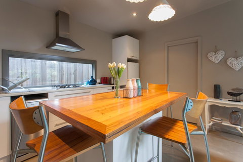 The Love Shack - Romantic Bungalow - Sydney Resort 4