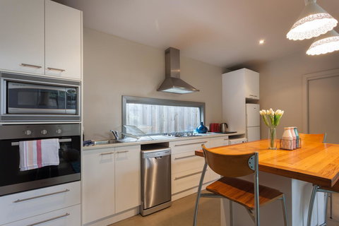 The Love Shack - Romantic Bungalow - Sydney Resort 5