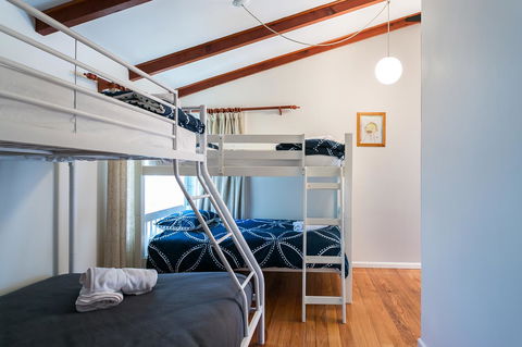 Beach Front Beauty - Ocean Front Views - Sydney 4u 12