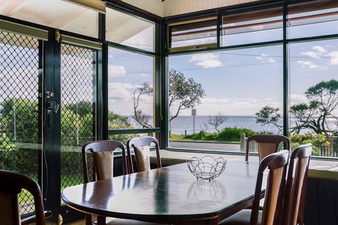 Beach Front Beauty - Ocean Front Views - Sydney 4u 0