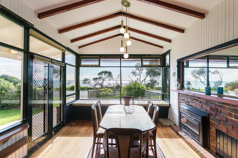 Beach Front Beauty - Ocean Front Views - Sydney 4u 1