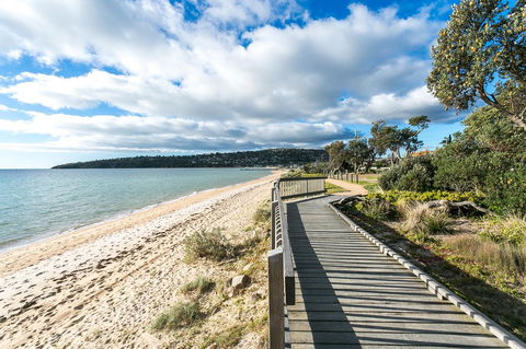 Beach Front Beauty - Ocean Front Views - Sydney 4u 2