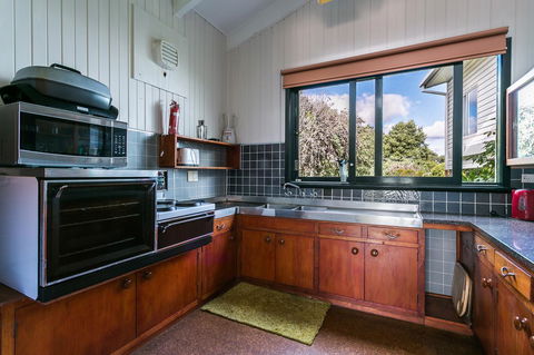 Beach Front Beauty - Ocean Front Views - Sydney 4u 8