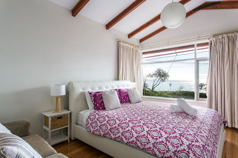 Beach Front Beauty - Ocean Front Views - Sydney 4u 9