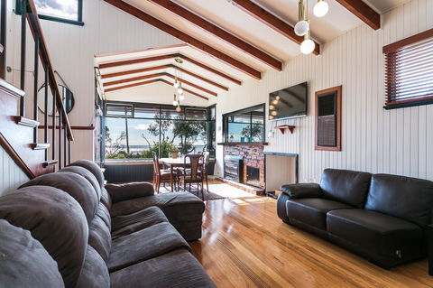 Beach Front Beauty - Ocean Front Views - Sydney 4u 6