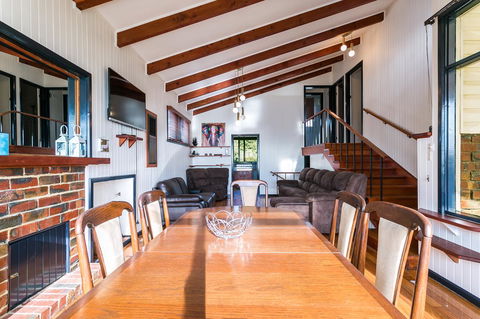 Beach Front Beauty - Ocean Front Views - Sydney 4u 4
