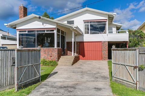 Beach Front Beauty - Ocean Front Views - Sydney 4u 17