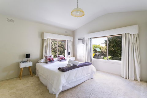 Beach Front Beauty - Ocean Front Views - Sydney 4u 10