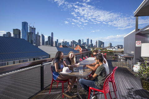 Melbourne Metro YHA - Sydney 4u 0