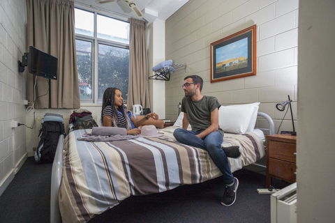 Melbourne Metro YHA - Sydney 4u 30