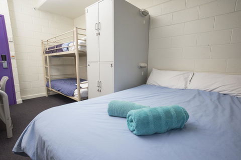 Melbourne Metro YHA - Sydney 4u 8