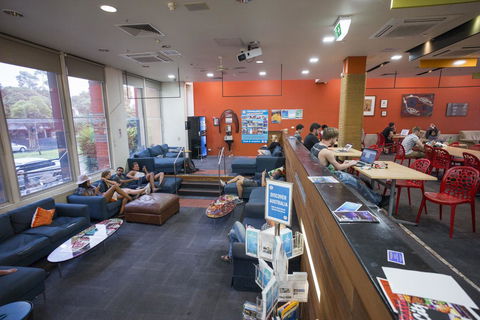 Melbourne Metro YHA - Sydney 4u 6