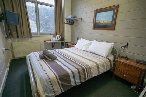 Melbourne Metro YHA - Sydney 4u 4
