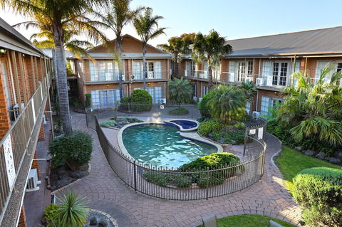 Quality Hotel Melbourne Airport - Sydney 4u 1