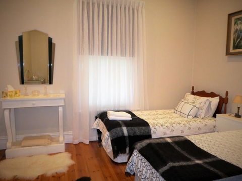 Fairbank House - Sydney 4u 12
