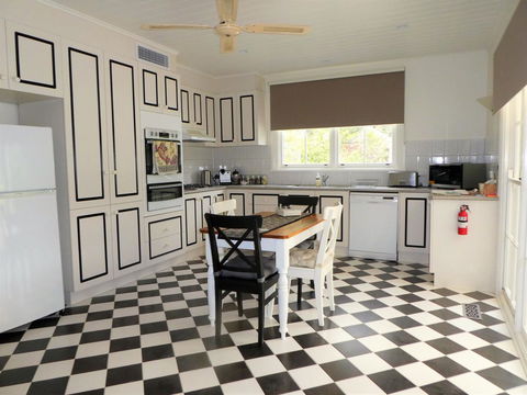 Fairbank House - Sydney 4u 10