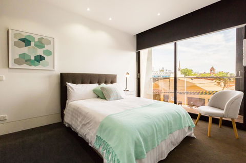 RenÃ©e - Beyond A Room Private Apartments - Sydney 4u 0