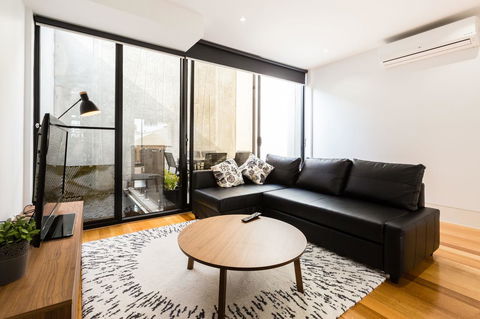 RenÃ©e - Beyond A Room Private Apartments - Sydney 4u 11