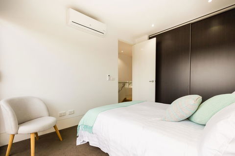 RenÃ©e - Beyond A Room Private Apartments - Sydney 4u 13