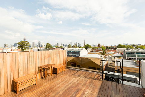 RenÃ©e - Beyond A Room Private Apartments - Sydney 4u 3