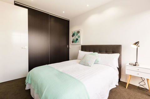 RenÃ©e - Beyond A Room Private Apartments - Sydney 4u 6